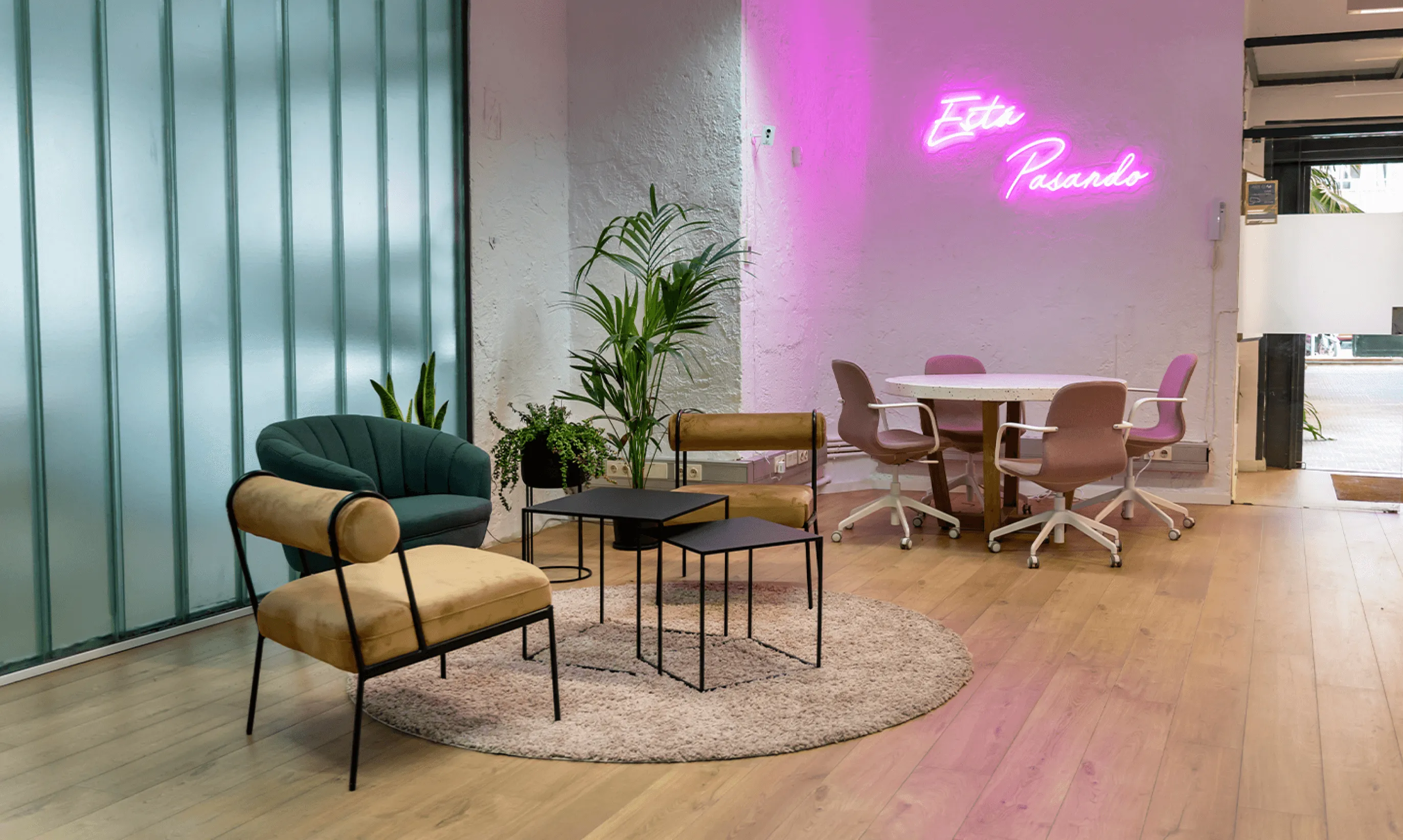 Mano a mano desarrollamos la presencia digital de Está pasando agencia.